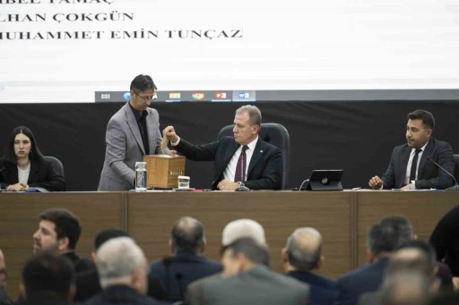 Se&ccedil;er: &ldquo;Bizim b&uuml;t&uuml;n benliğimiz Mersin&rsquo;e hizmetle dolu&rdquo;
