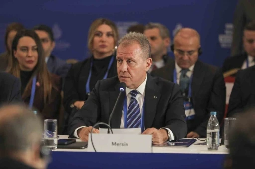 Se&ccedil;er: "K&uuml;resel bir barış hareketine &ouml;nc&uuml;l&uuml;k edebiliriz"
