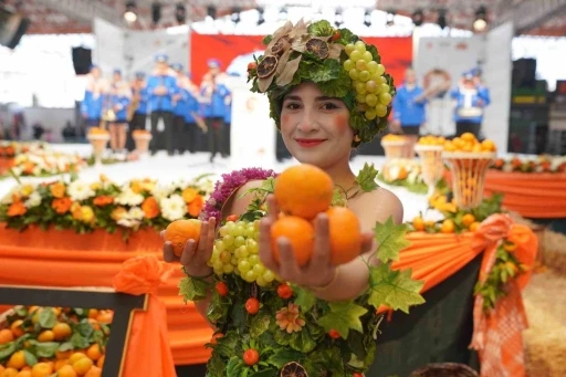 Seferihisar, 24. kez Mandalina Şenliği&rsquo;nde binleri ağırladı
