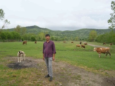 Şehir hayatından bıktı, d&ouml;nd&uuml;ğ&uuml; k&ouml;y&uuml;nde hayvancılığa başladı
