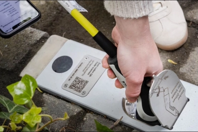 Şehir İ&ccedil;i Elektrikli Ara&ccedil; Şarjına Devrimci &Ccedil;&ouml;z&uuml;m: Rheinmetall'in Yenilik&ccedil;i Kaldırım Şarj Cihazı Yaygın &Uuml;retime Hazır!