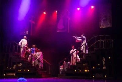 Şehir Tiyatrosu perdelerini &ouml;ğretmenler i&ccedil;in &uuml;cretsiz a&ccedil;ıyor