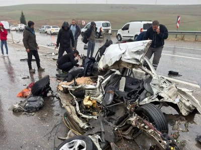 Şehirlerarası yolcu otob&uuml;s&uuml; kazaya karıştı: 3 &ouml;l&uuml;, 3 yaralı