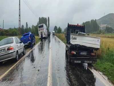 Şehirlerarası yolcu otob&uuml;s&uuml; kazaya karıştı