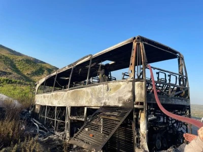 Şehirlerarası yolcu otob&uuml;s&uuml; yandı: 30 kişi son anda tahliye edildi