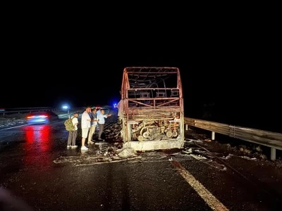 Şehirlerarası yolcu otob&uuml;s&uuml; yandı: 36 yolcu son anda tahliye edildi