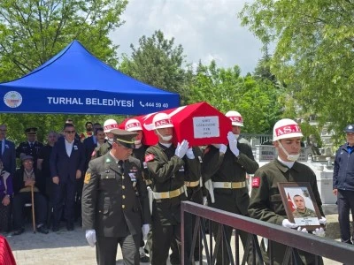 Şehit askerin cenazesi, ailesinin isteği &uuml;zerine 14 yıl sonra İstanbul'a nakledildi