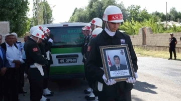 Şehit Enes Kırmızıko&ccedil; g&ouml;zyaşları arasında son yolculuğuna uğurlandı