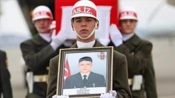 Şehit haberleri sanat d&uuml;nyasını yasa boğdu