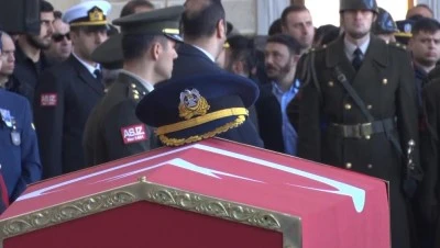 Şehit Pilot Yarbay G&ouml;khan Korkmaz, İstanbul'da son yolculuğuna uğurlandı