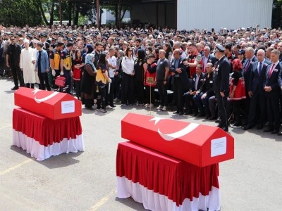 Şehit polisin cenazesinde fenalaşan kişi &ouml;ld&uuml;