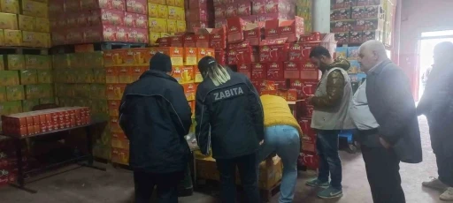 Şehitkamil&rsquo;de tarihi ge&ccedil;miş 494 koli &uuml;r&uuml;n imha edildi
