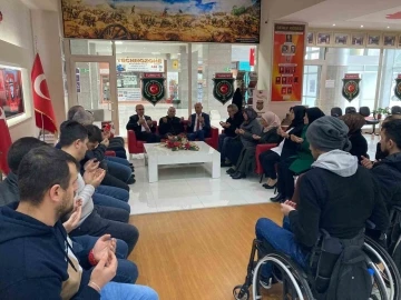 Şehitler i&ccedil;in dua ettiler
