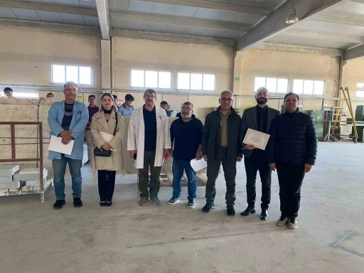 Şehitliklere sahip &ccedil;ıkan lise &ouml;ğrencisi ve &ouml;ğretmenlerine teşekk&uuml;r belgesi
