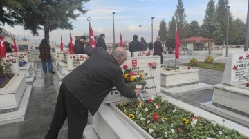 Şehitlikte y&uuml;rek sızlatan not
