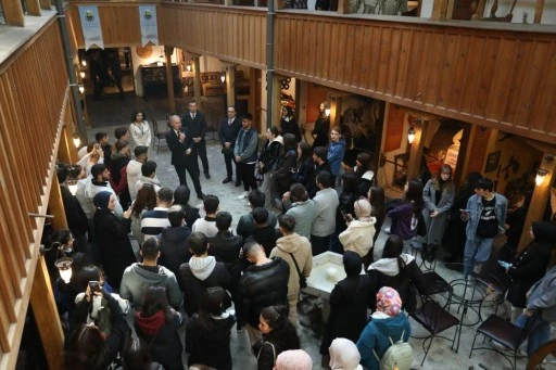 Şehre yeni gelen &uuml;niversite &ouml;ğrencileri İneg&ouml;l&rsquo;&uuml; tanıyor