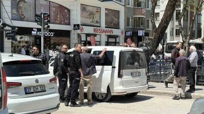 Şehrin g&ouml;beğindeki silahlı kavga polisi harekete ge&ccedil;irdi
