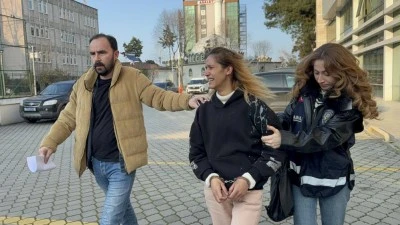 Sekiz &ccedil;ocuk annesi 13 yaşındaki oğluyla hırsızlık sonrası yakalandı