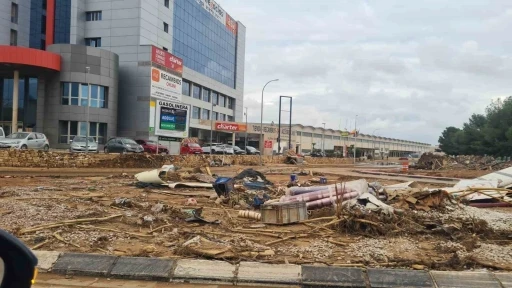 Sel felaketinin vurduğu İspanya&rsquo;da yaralarını sarmaya &ccedil;alışıyor
