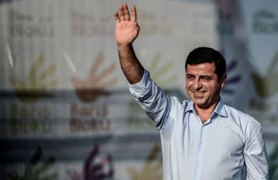 Selahattin Demirtaş'tan Bah&ccedil;eli ve &Ouml;zel'e teşekk&uuml;r