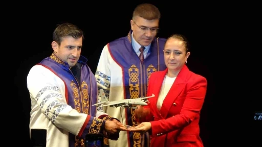 Sel&ccedil;uk Bayraktar&rsquo;a iki &uuml;niversiteden fahri doktora unvanı

