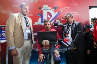 Sel&ccedil;uk Bayraktar, TEKNOFEST&rsquo;te Demir&ouml;ren Medya standını ziyaret etti