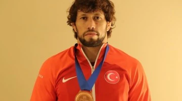 Sel&ccedil;uk Can, d&uuml;nya &uuml;&ccedil;&uuml;nc&uuml;s&uuml;