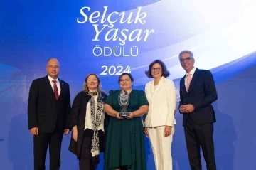 Sel&ccedil;uk Yaşar &Ouml;d&uuml;l&uuml;&rsquo;n&uuml;n sahibi d&uuml;nyanın ilk akıllı k&ouml;y&uuml;n&uuml; kuran T&uuml;lin Akın oldu
