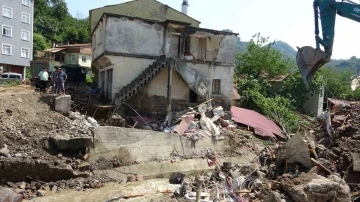 Selde evleri yıkılan ve zarar g&ouml;renler o anları anlattılar
