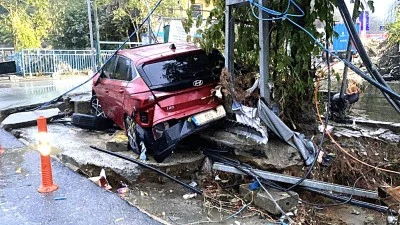 Selin vurduğu Ayazağa&rsquo;da hasar, g&uuml;n ağarınca ortaya &ccedil;ıktı
