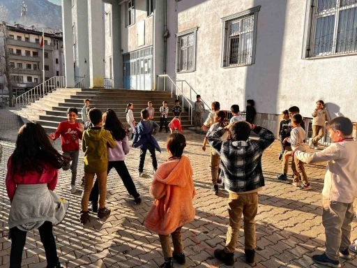 Şemdinli&rsquo;de 450 &ouml;ğrenci değişik branşlarda kurs g&ouml;r&uuml;yor
