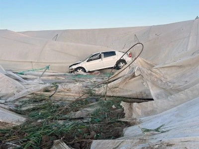 Seraya u&ccedil;an otomobilin s&uuml;r&uuml;c&uuml;s&uuml; ile eşi &ouml;ld&uuml;