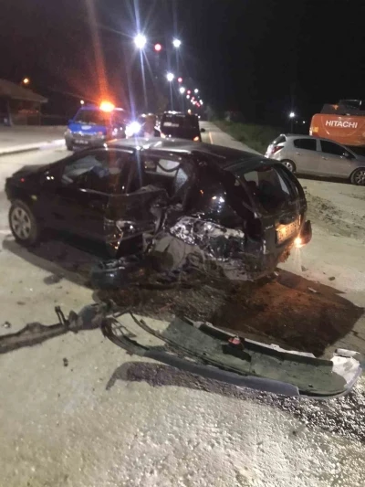 Serik&rsquo;te iki otomobil &ccedil;arpıştı: 2 yaralı
