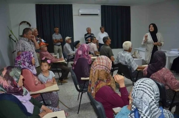 Serik ve Alanyalı &uuml;reticilere 8 ton kaolin kili dağıtıldı
