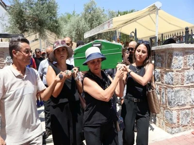 Sevgilisi tarafından d&ouml;v&uuml;lerek &ouml;ld&uuml;r&uuml;len Sevil'in tabutunu kadınlar taşıdı