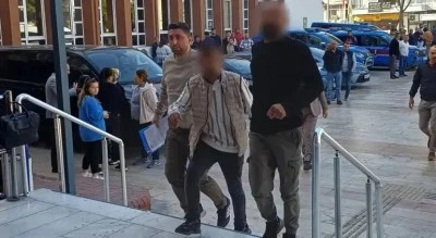 Sevgilisinin evinde eşiyle karşılaştı