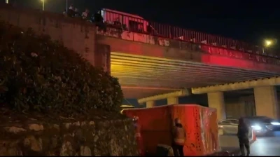 Sevgilisiyle tartıştı, k&ouml;pr&uuml;ye &ccedil;ıktı
