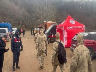 Sevgilisiyle tartıştıktan sonra kaybolan Elif'i arama &ccedil;alışmaları s&uuml;r&uuml;yor