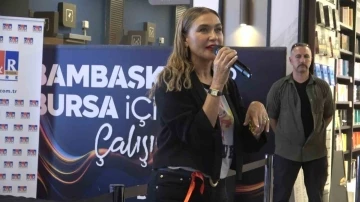 Şevval Sam yeni plağını Bursa&rsquo;da tanıttı