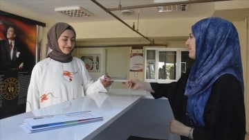 "Seyahatsever" projesiyle Van'a gelen gen&ccedil;ler kentin g&uuml;zelliklerini keşfediyor