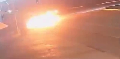 Seyir halindeki otomobil alev alev yandı