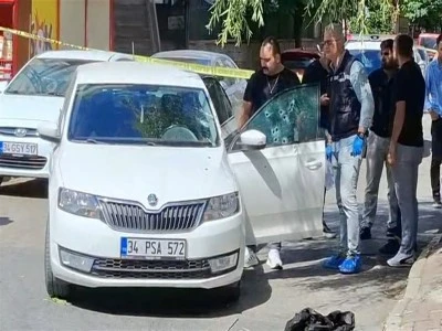 Seyir halindeki otomobile 18 kurşun: S&uuml;r&uuml;c&uuml; hayatını kaybetti