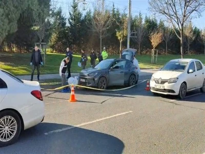 Seyir halindeki otomobile silahlı saldırı: 1 &ouml;l&uuml;