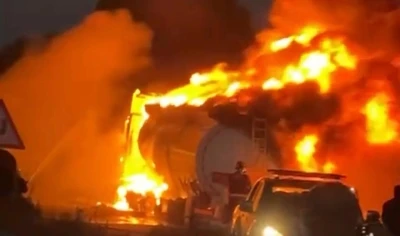 Seyir halindeki yakıt tankerinde yangın &ccedil;ıktı, alevler ormana sı&ccedil;radı
