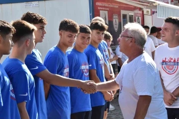 Seyit Mehmet &Ouml;zkan: "25 yılda bir değil 25 g&uuml;nde bir yıldız yetiştirmeliyiz"
