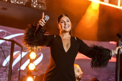 Sibel Can&rsquo;dan B&uuml;y&uuml;leyici Bir Konser!