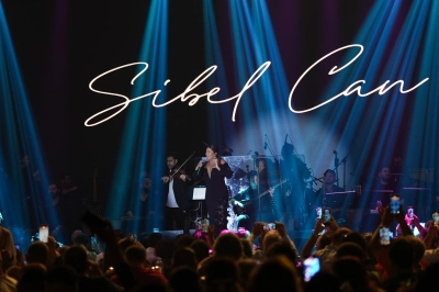 Sibel Can, Kıbrıs Gecesinde M&uuml;zik Ziyafeti Sundu