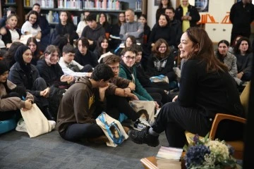 Sibel Taş&ccedil;ıoğlu Bursalı &ouml;ğrencilerle buluştu