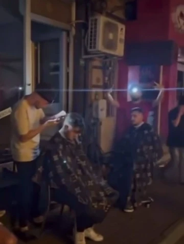 Sıcaklık 40&rsquo;dereceye ulaşınca elektrik telleri havai fişek gibi patladı