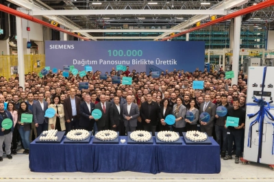 Siemens T&uuml;rkiye, Gebze Fabrikası'nda 100.000&rsquo;inci Orta Gerilim Panosunu &Uuml;retti
